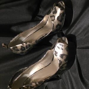 Chic Leopard Print Peep-Toe Heels
